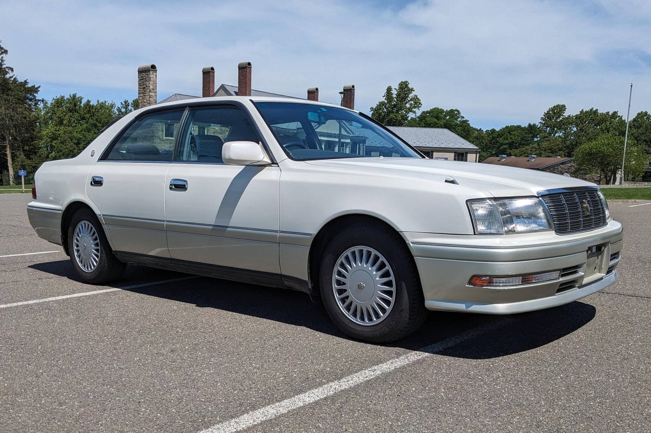 1996 Toyota Crown sold for $7,300