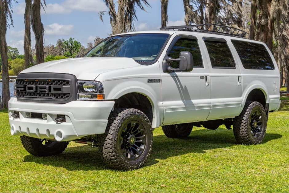 2001 Ford Excursion sold for $38,000