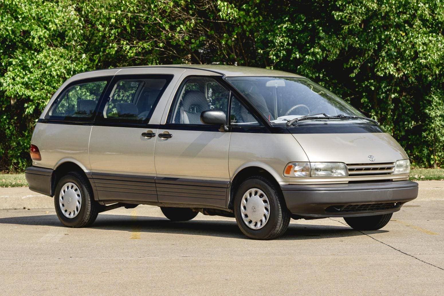 1993 Toyota Previa sold for $8,100