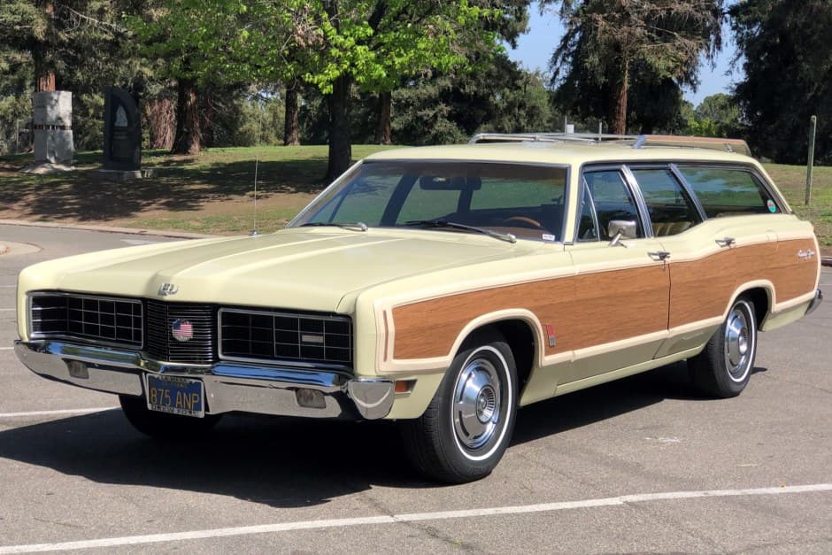 1970 Ford Country Squire sold for $21,750