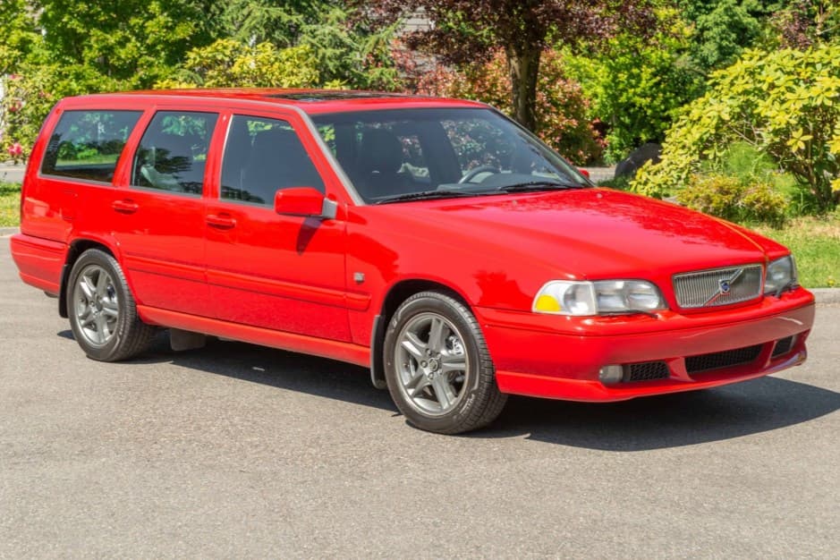 1999 Volvo V70R sold for $9,000