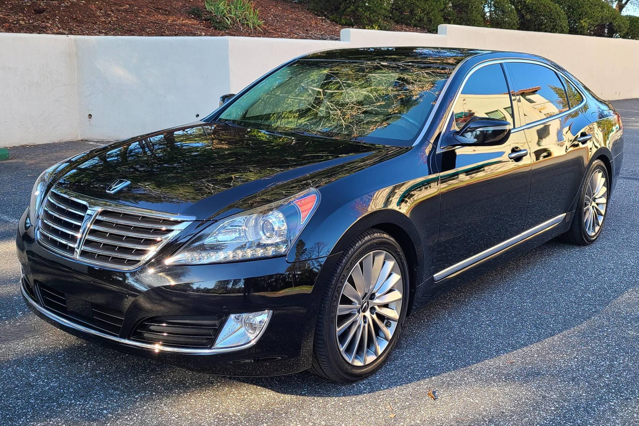 2014 Hyundai Equus sold for $15,000