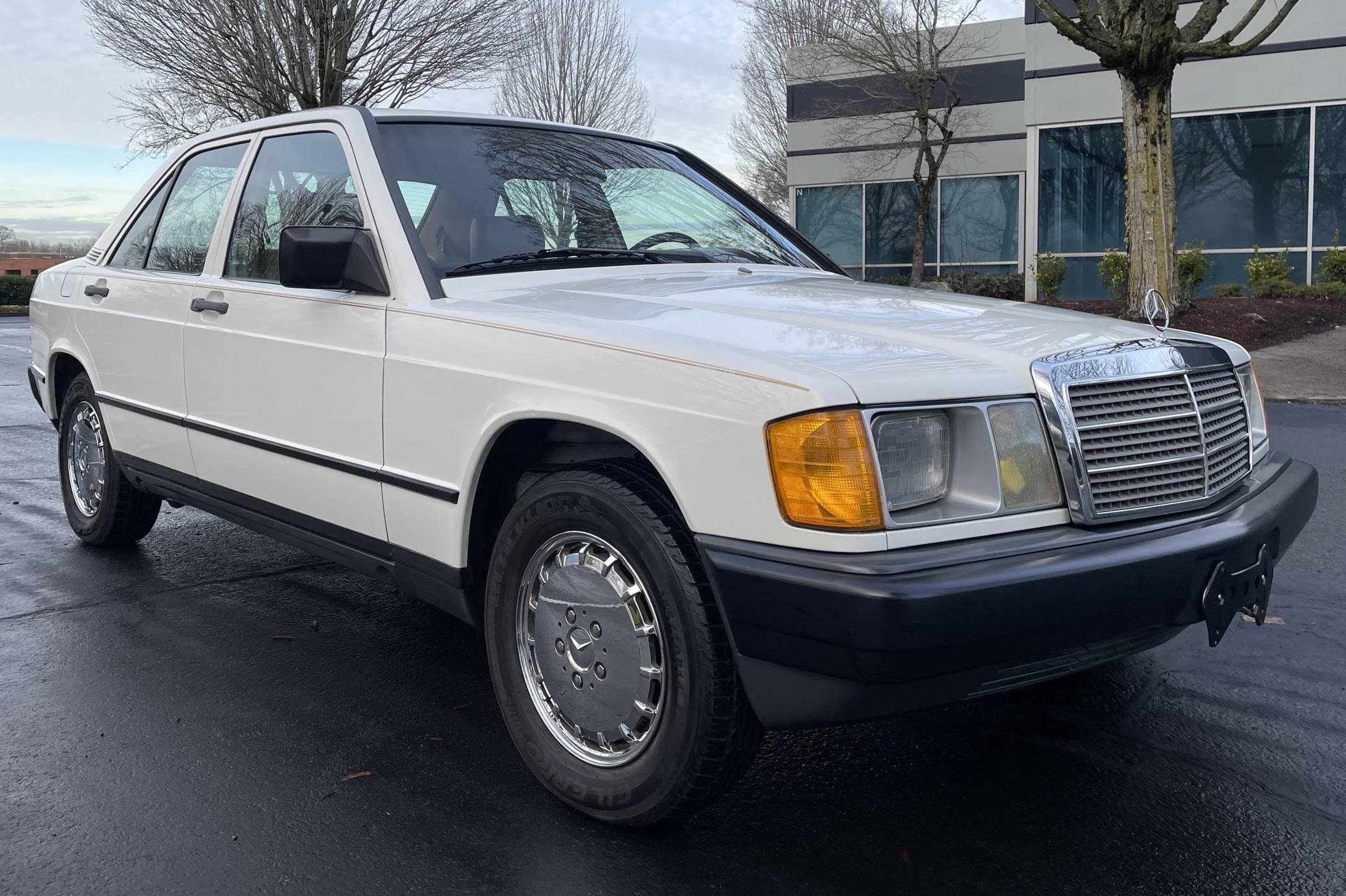1984 Mercedes-Benz C-Class sold for $8,500
