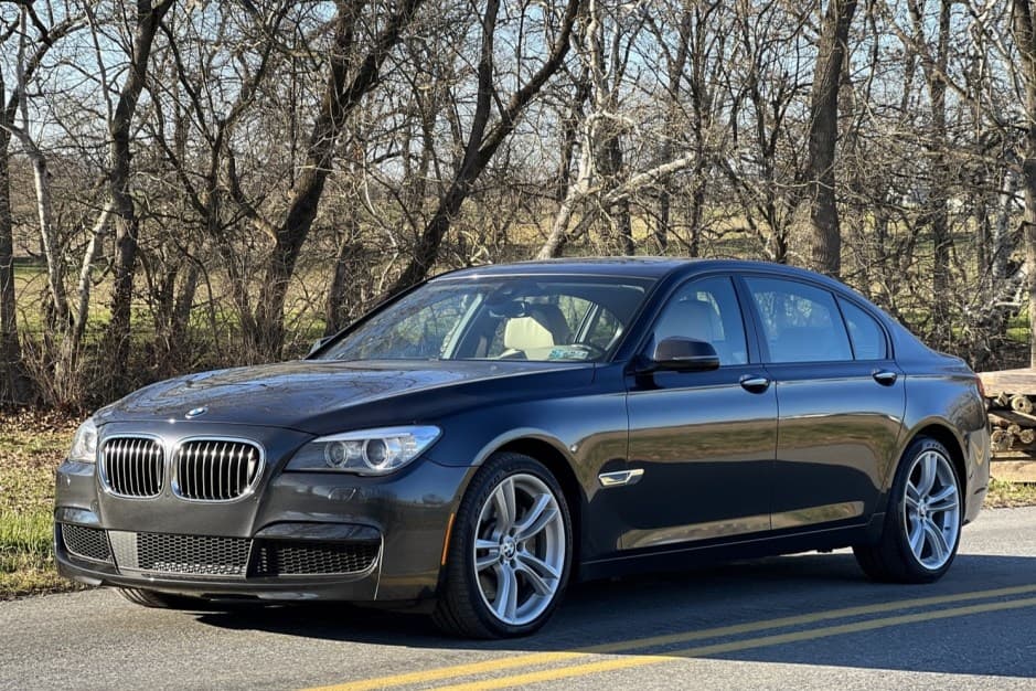 2013 BMW F01/F02 7-Series sold for $25,250