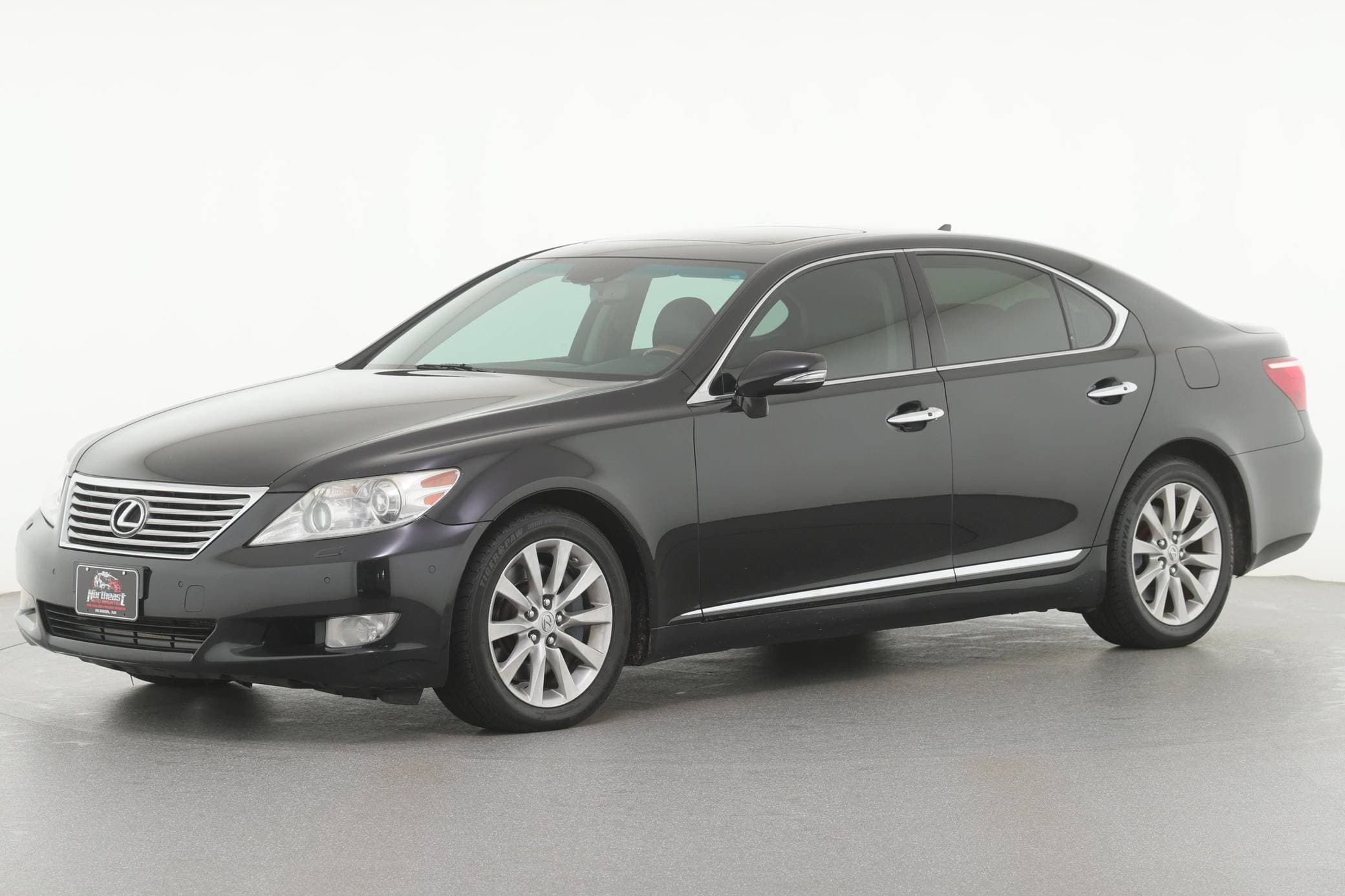 2012 Lexus LS sold for $10,100