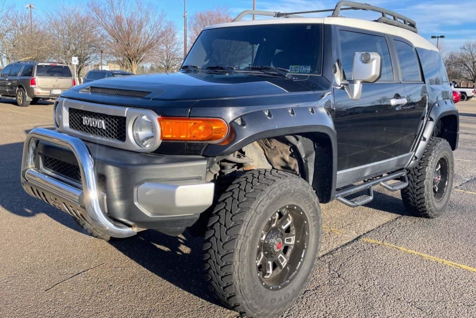 2008 Toyota FJ Cruiser sold for $16,000