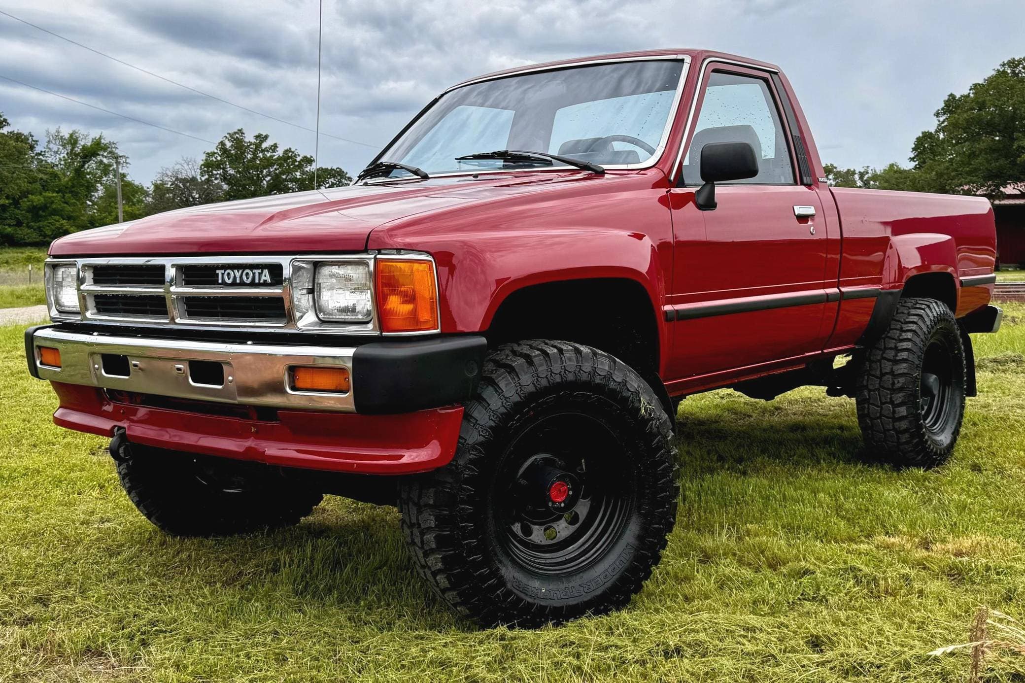 1987 Toyota Pickup sold for $15,500
