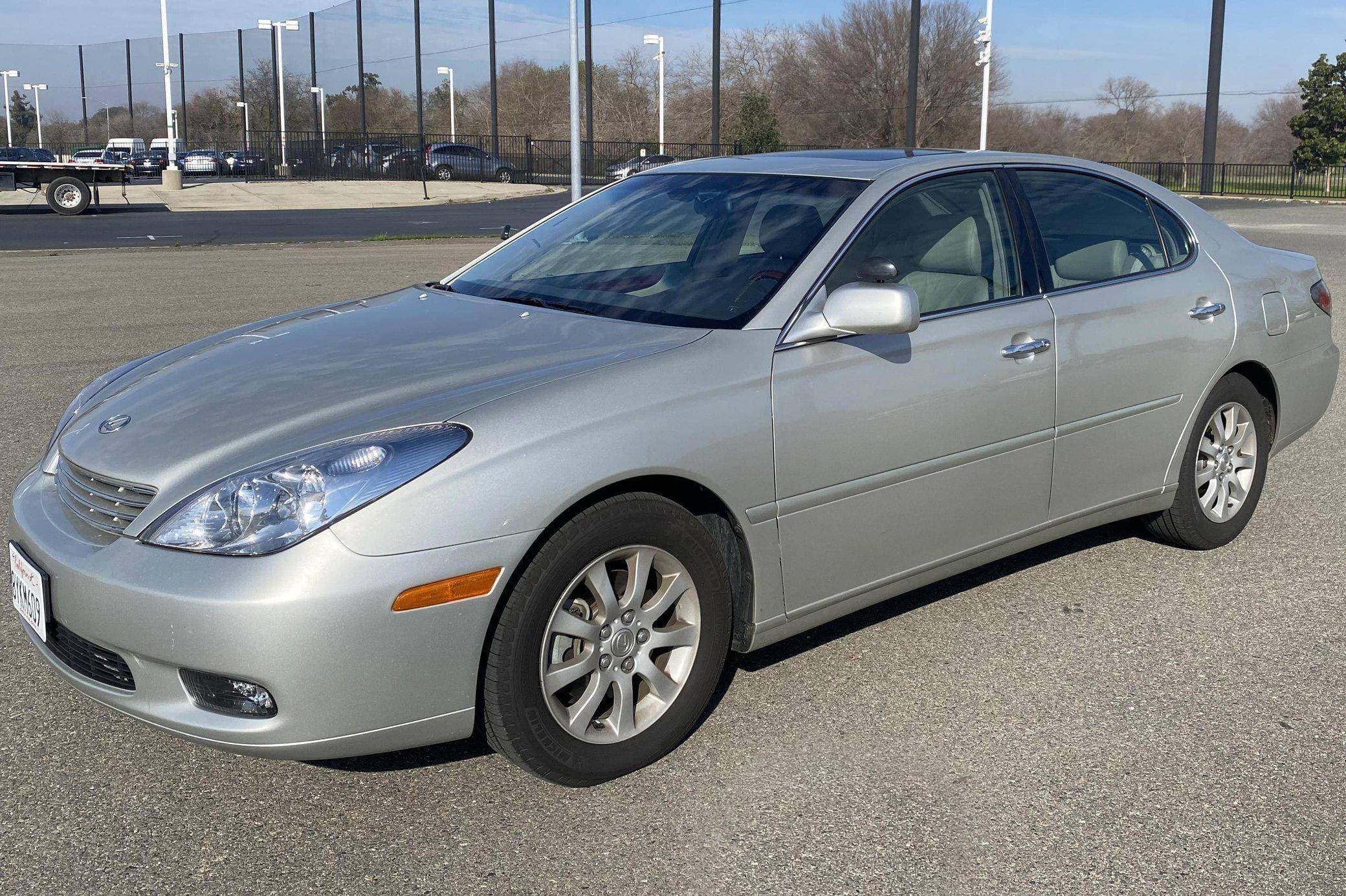 2004 Lexus ES sold for $13,600