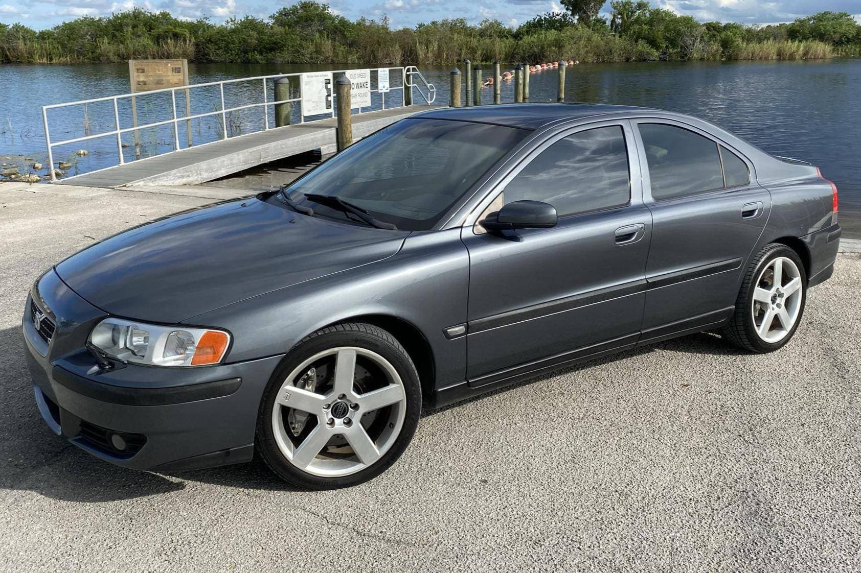 2004 Volvo S60 sold for $5,944