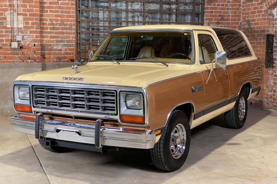 1985 Dodge Ramcharger / Plymouth Trail Duster sold for $15,000