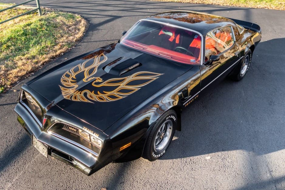 1977 Pontiac Firebird (1970-1981) sold for $32,000