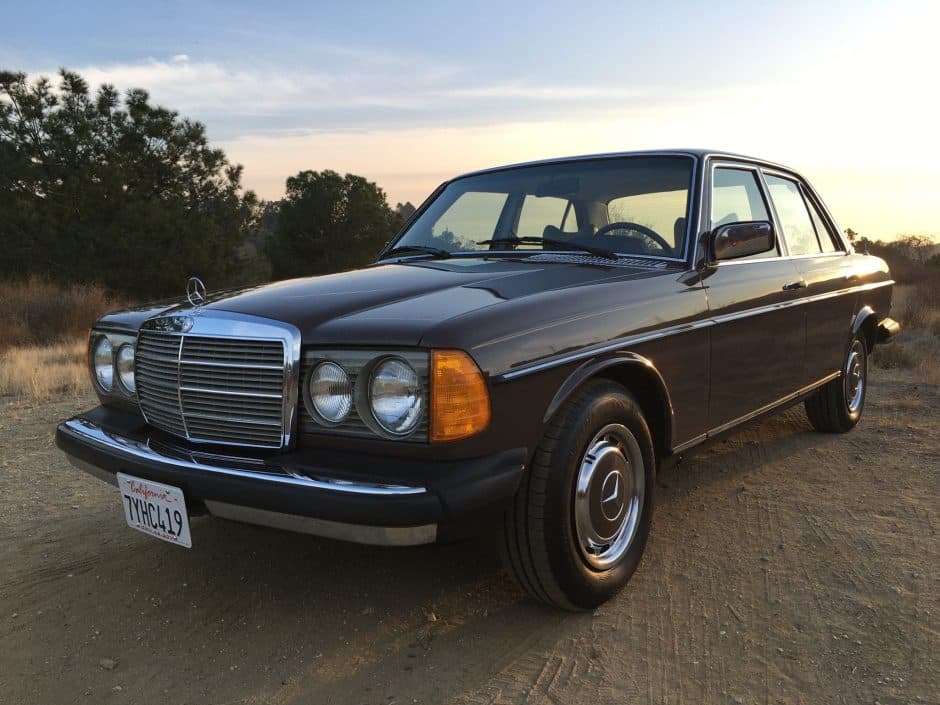 1979 Mercedes-Benz W123 sold for $9,400