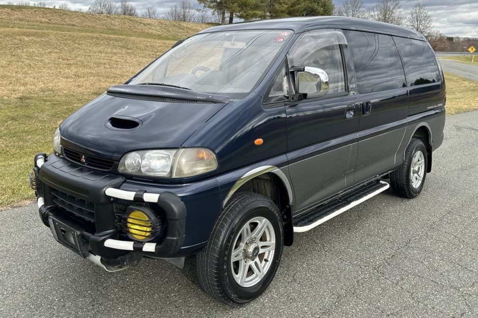 1995 Mitsubishi Delica sold for $10,250