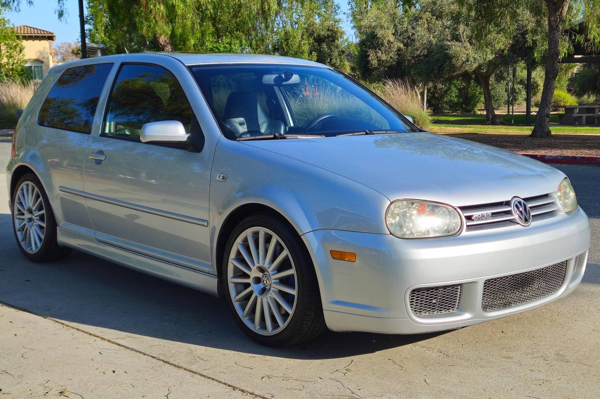 2004 Volkswagen R32 sold for $11,132