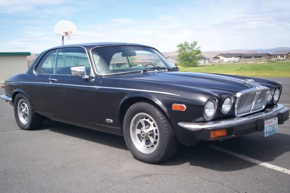 1976 Jaguar XJ Coupe (1975-1978) sold for $16,500