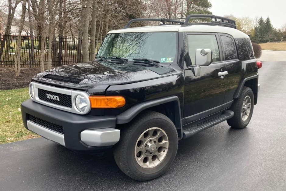 2013 Toyota FJ Cruiser sold for $28,500