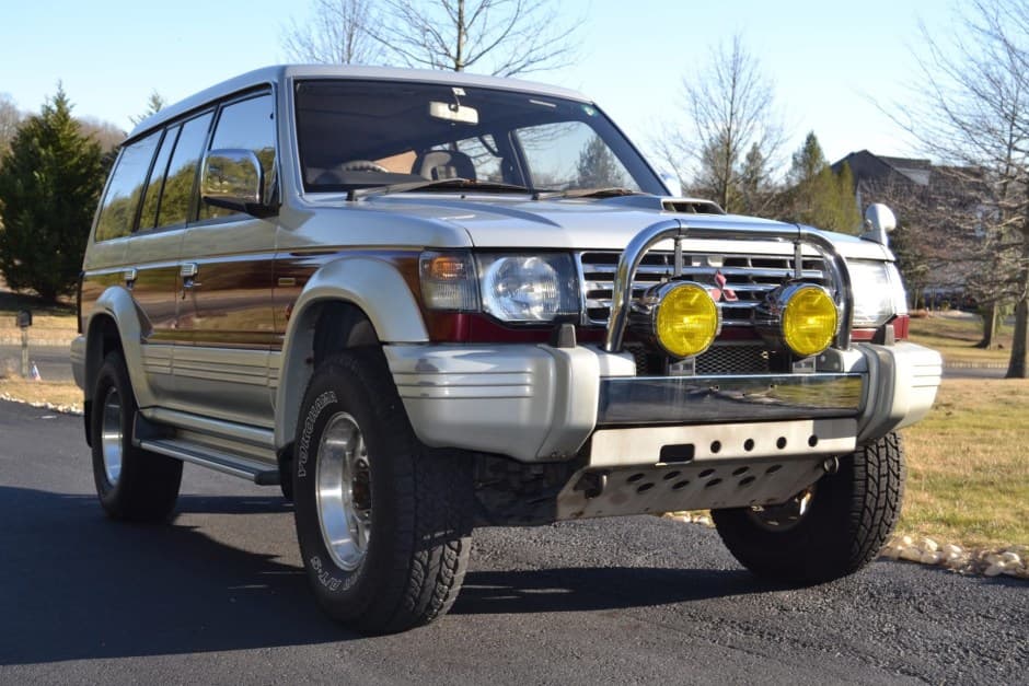 1994 Mitsubishi Pajero & Montero sold for $8,600