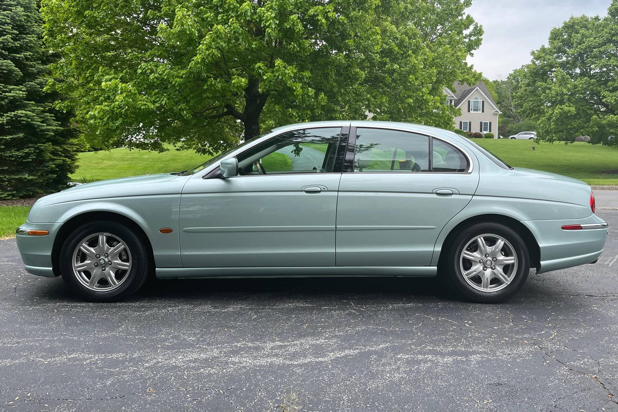 2000 Jaguar S-Type sold for $8,419