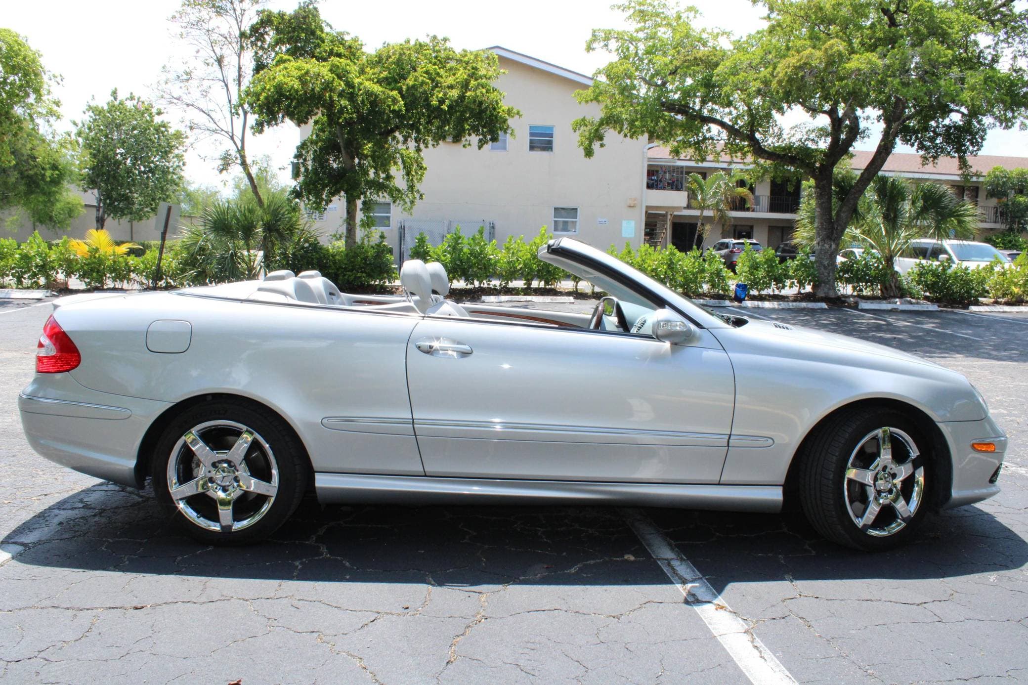 2005 Mercedes-Benz CLK-Class sold for $17,000
