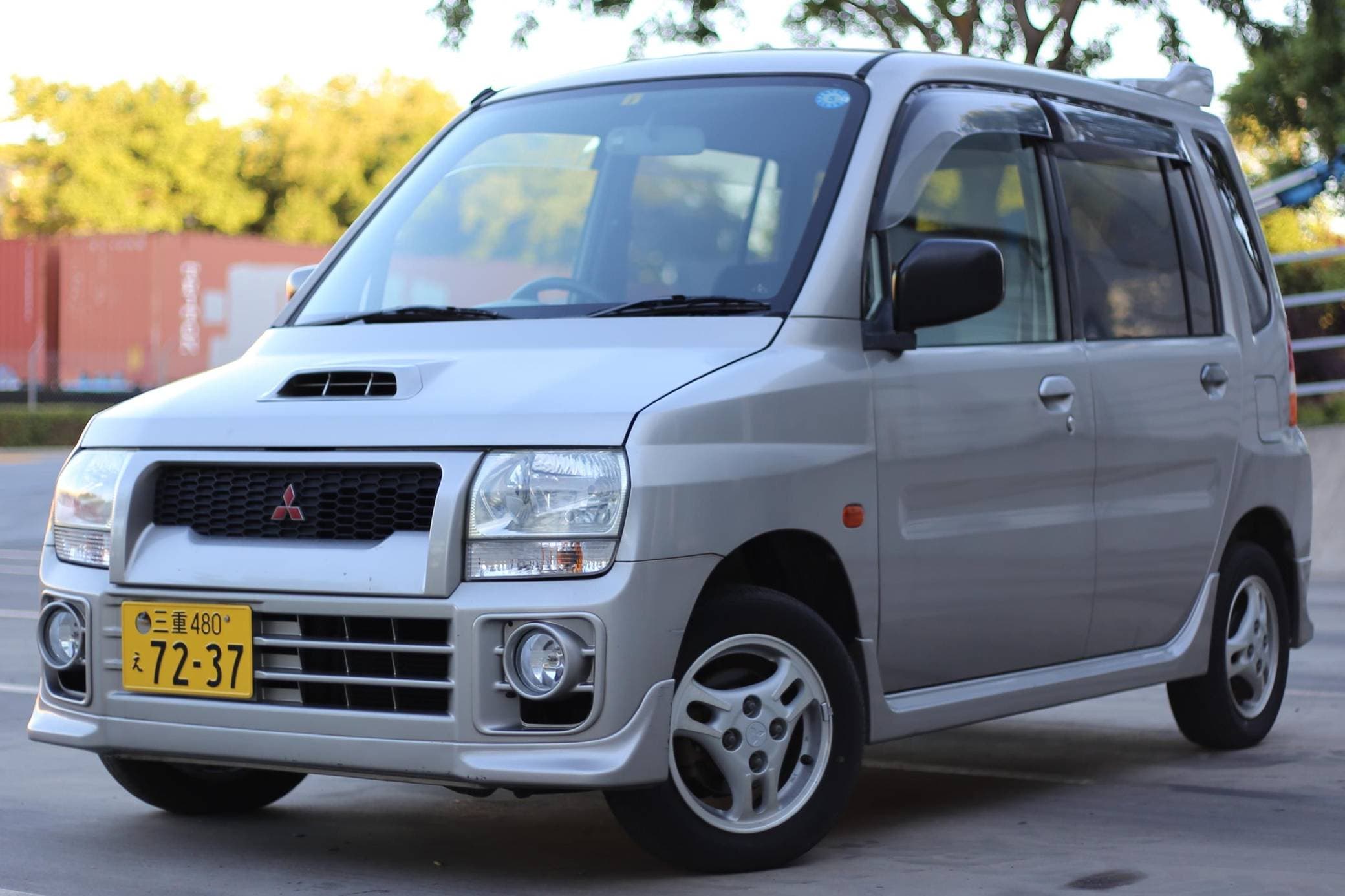 1998 Mitsubishi Toppo sold for $6,600