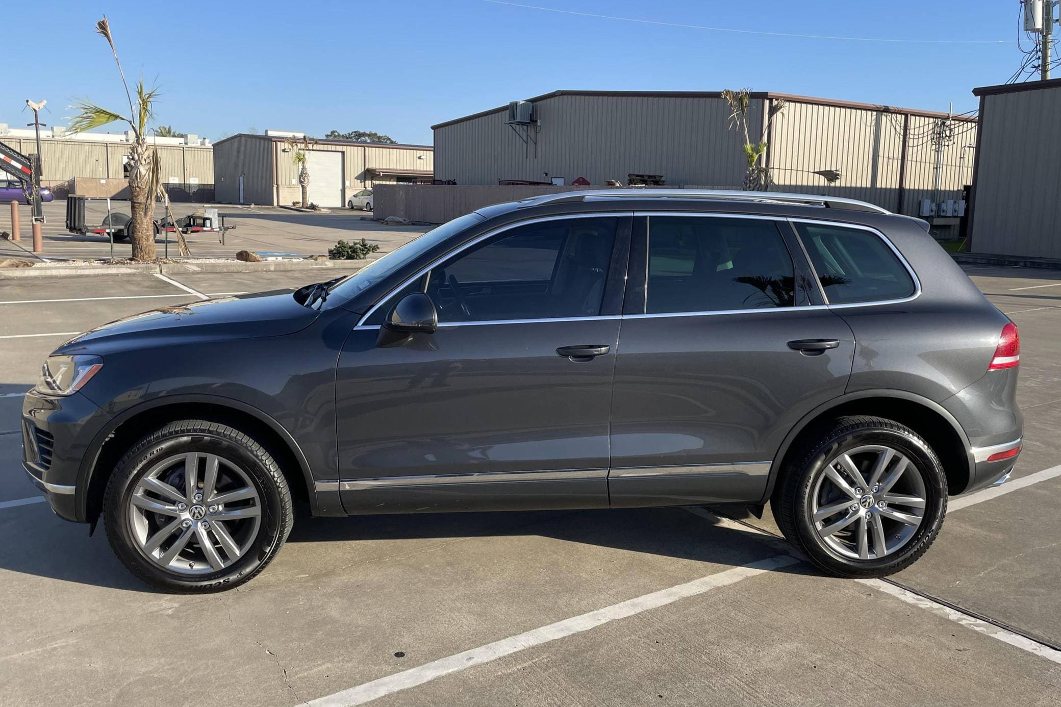 2015 Volkswagen Touareg sold for $23,440