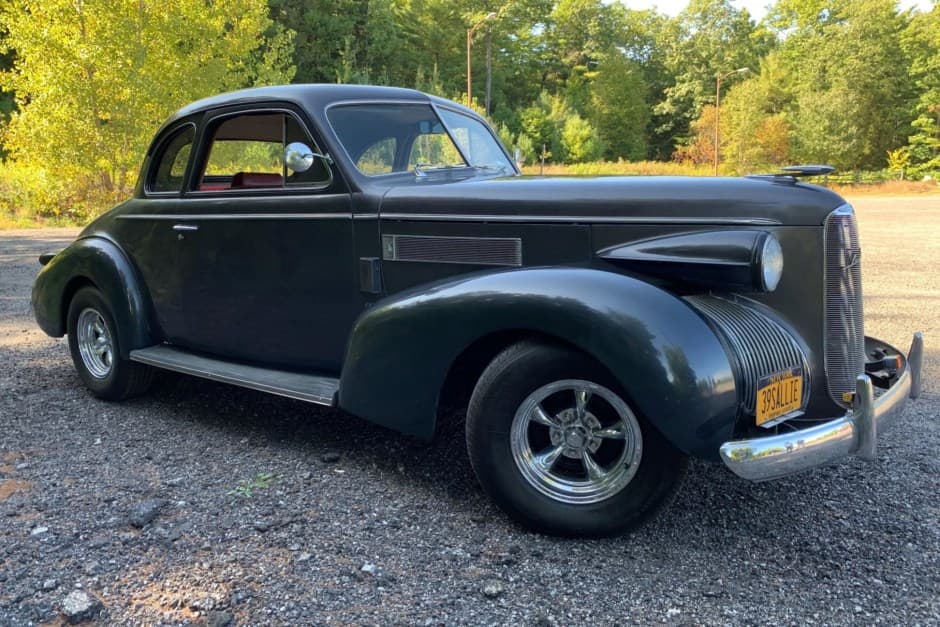 1939 LaSalle Series 50 sold for $12,750
