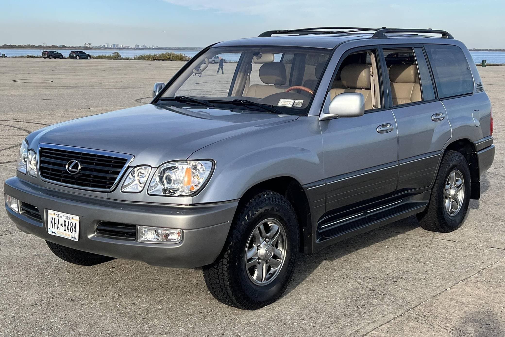 2001 Lexus LX sold for $15,500