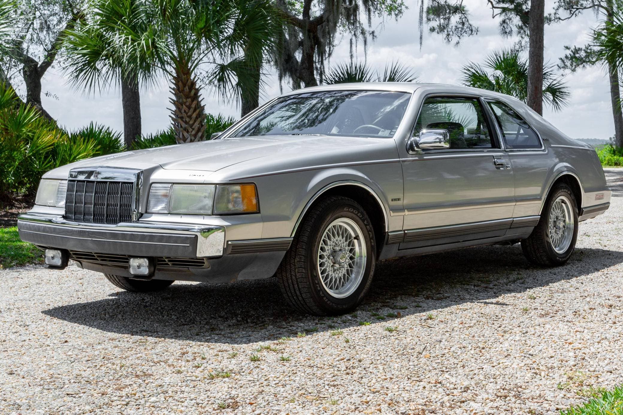 1990 Lincoln Mark VII sold for $10,290