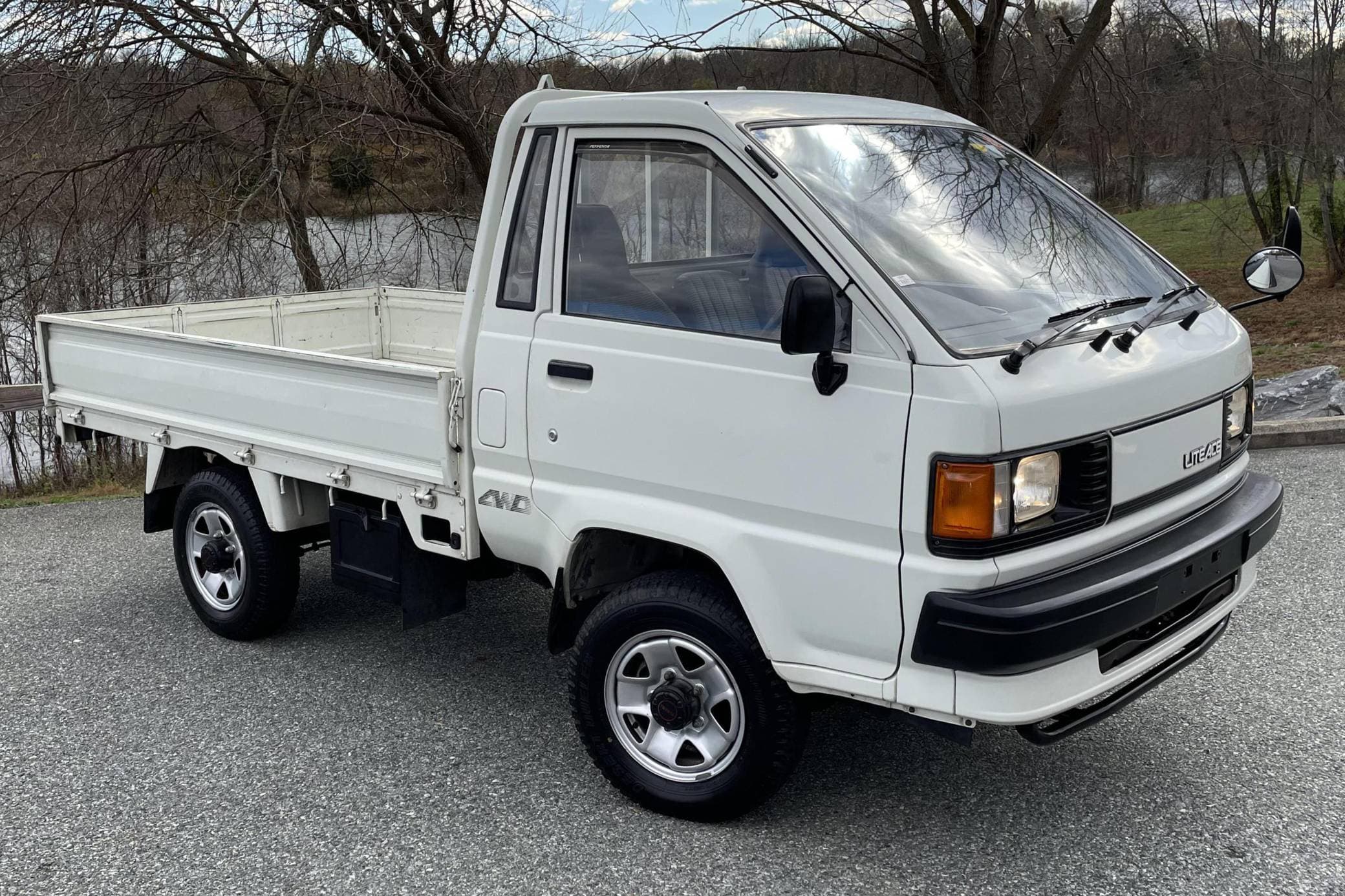 1990 Toyota Liteace sold for $10,500