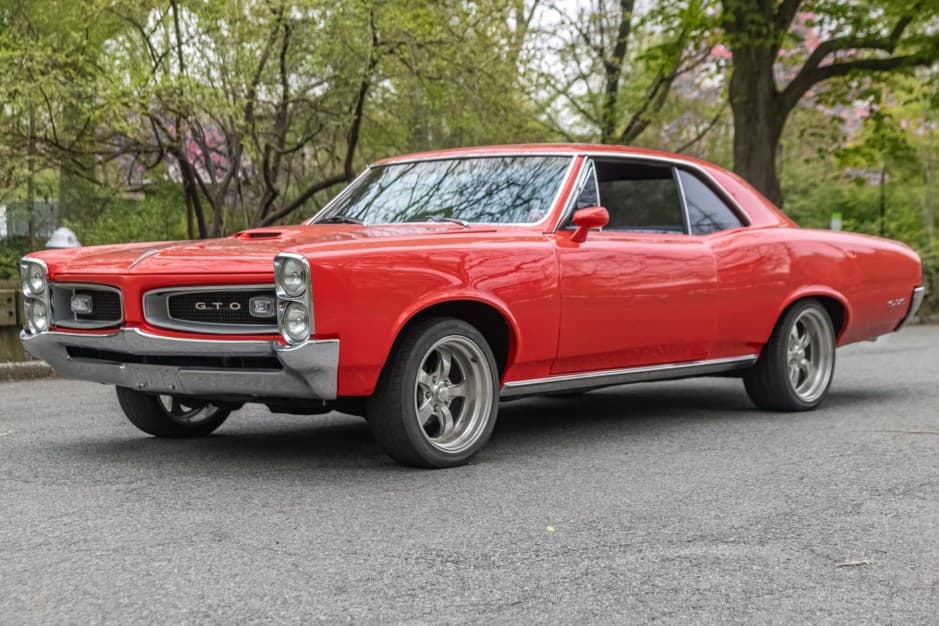 1966 Pontiac Tempest / LeMans sold for $16,500