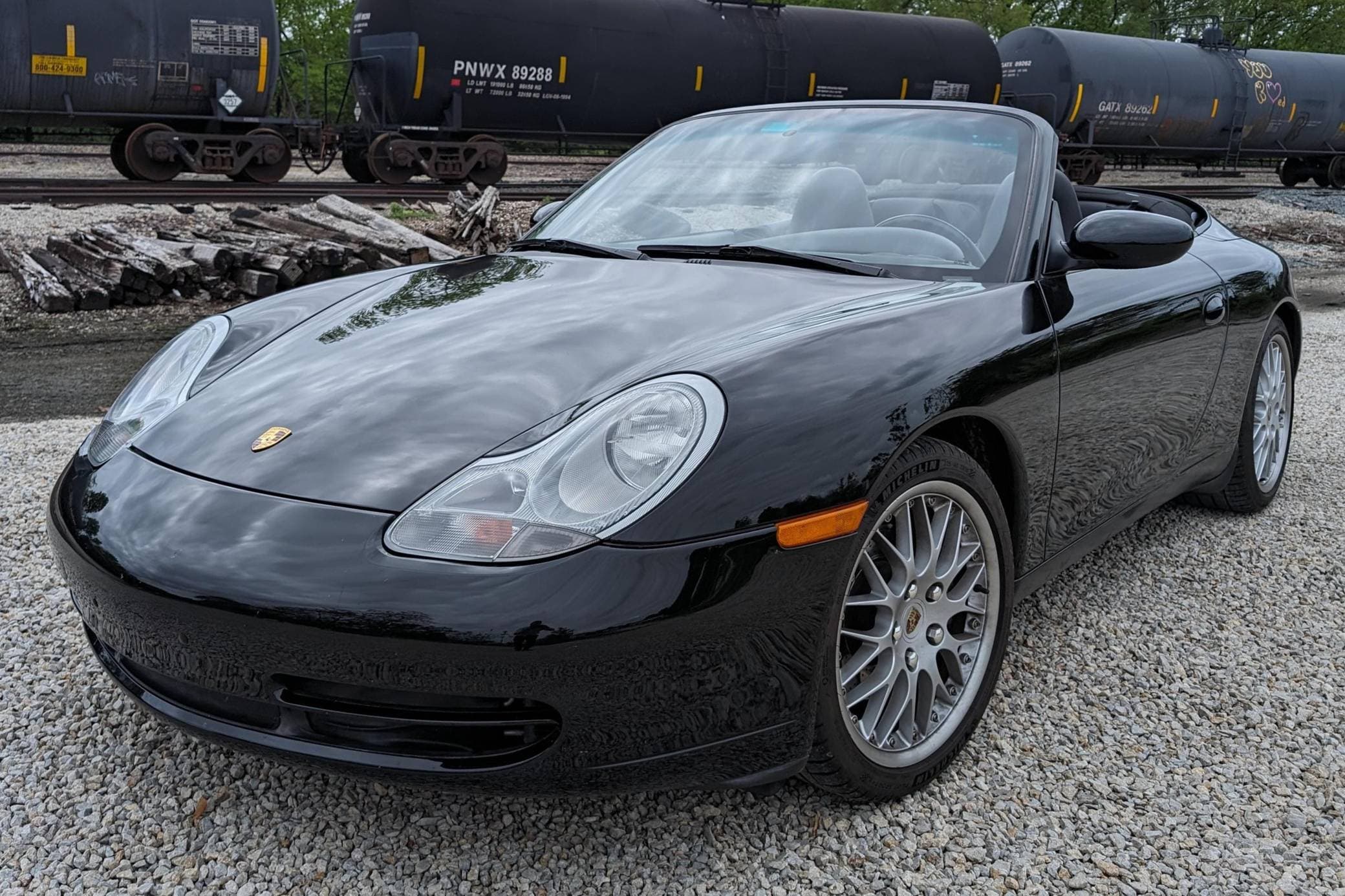 1999 Porsche 996 911 sold for $17,400