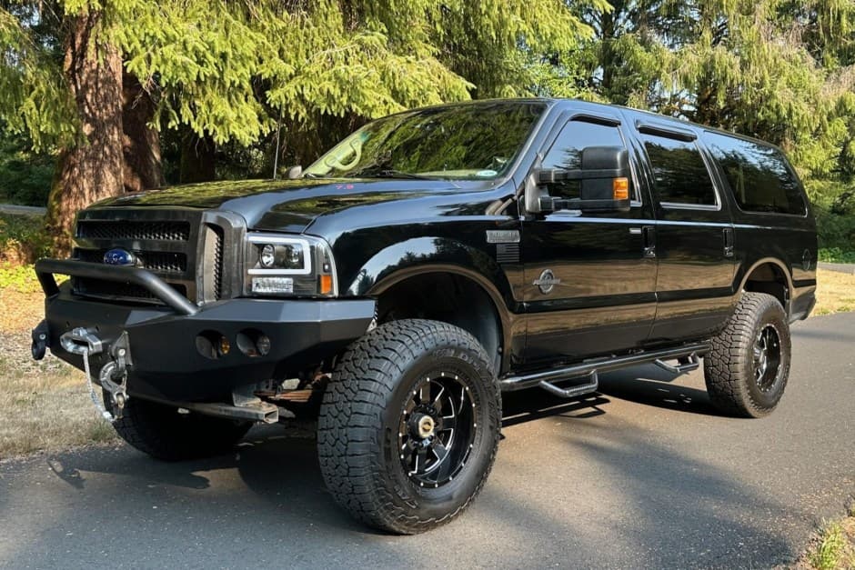 2001 Ford Excursion sold for $51,500