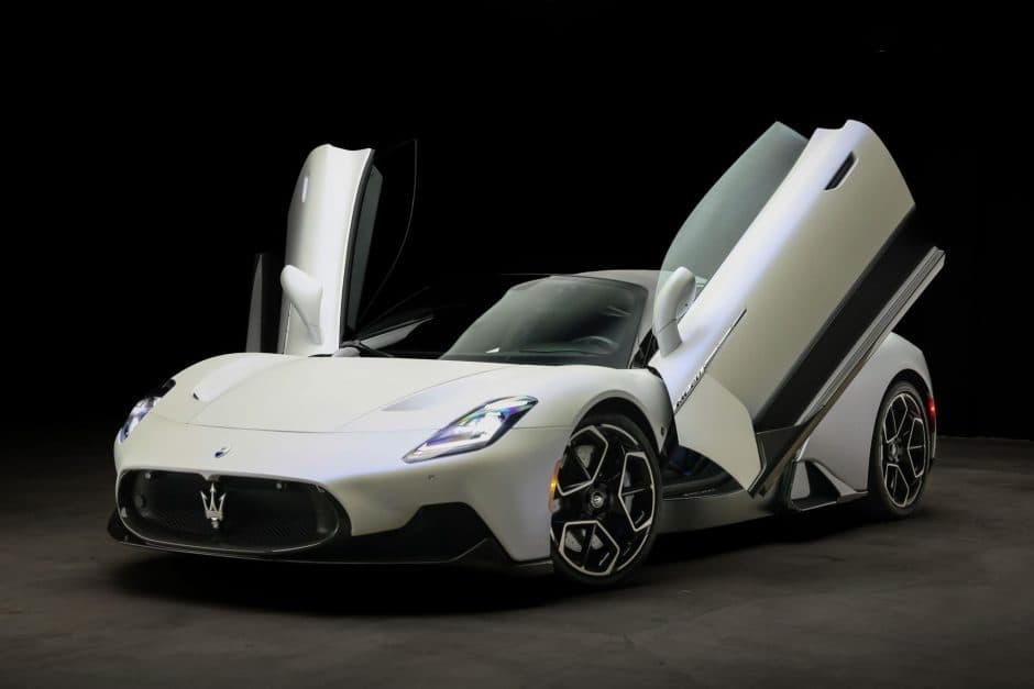 2022 Maserati MC20 sold for $206,206