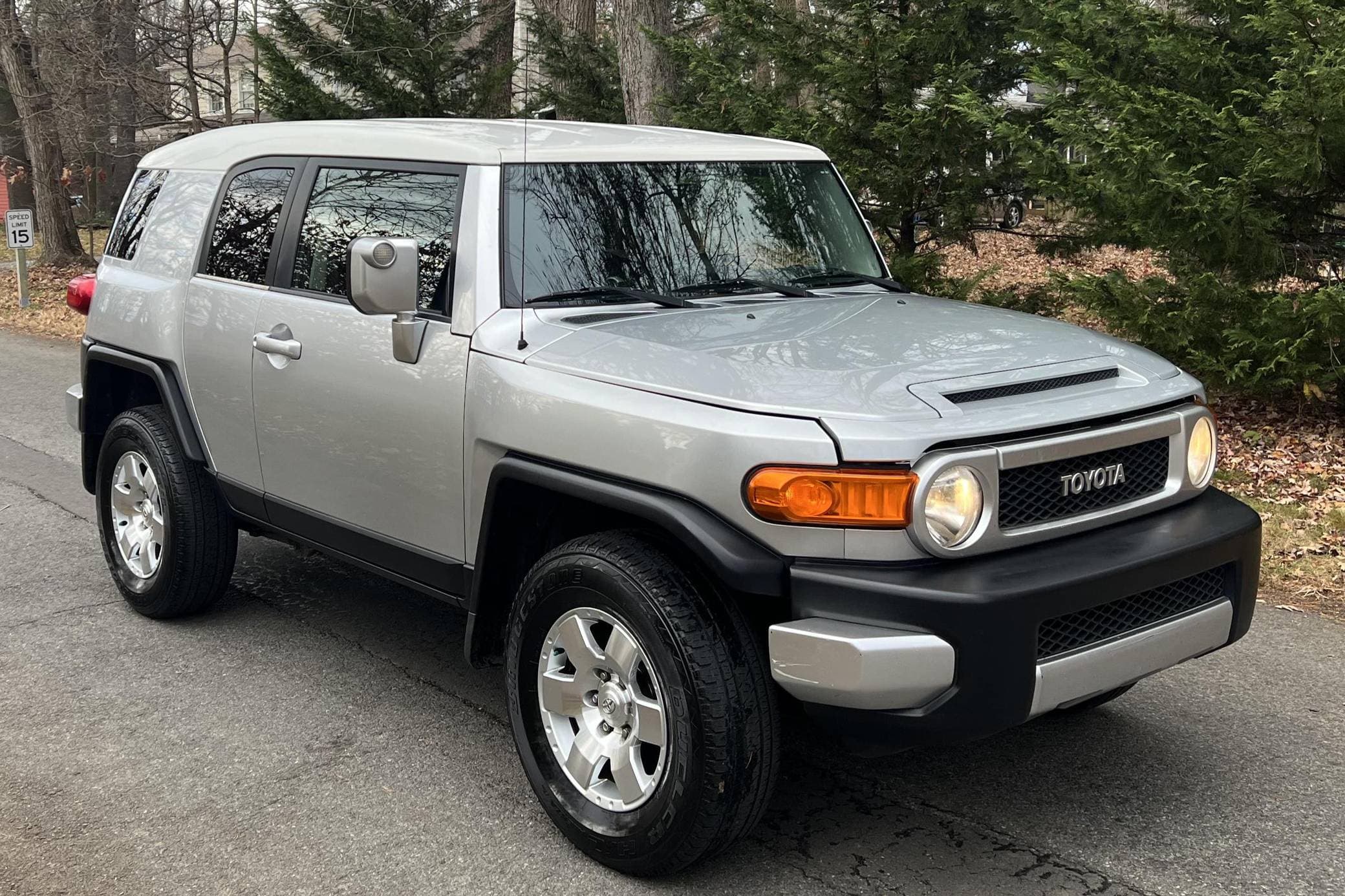 2007 Toyota FJ Cruiser sold for $16,750