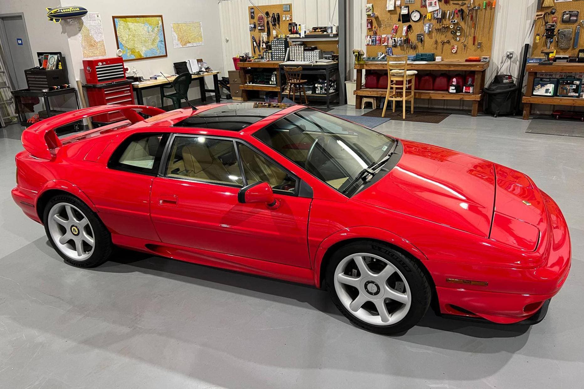 2001 Lotus Esprit sold for $67,000