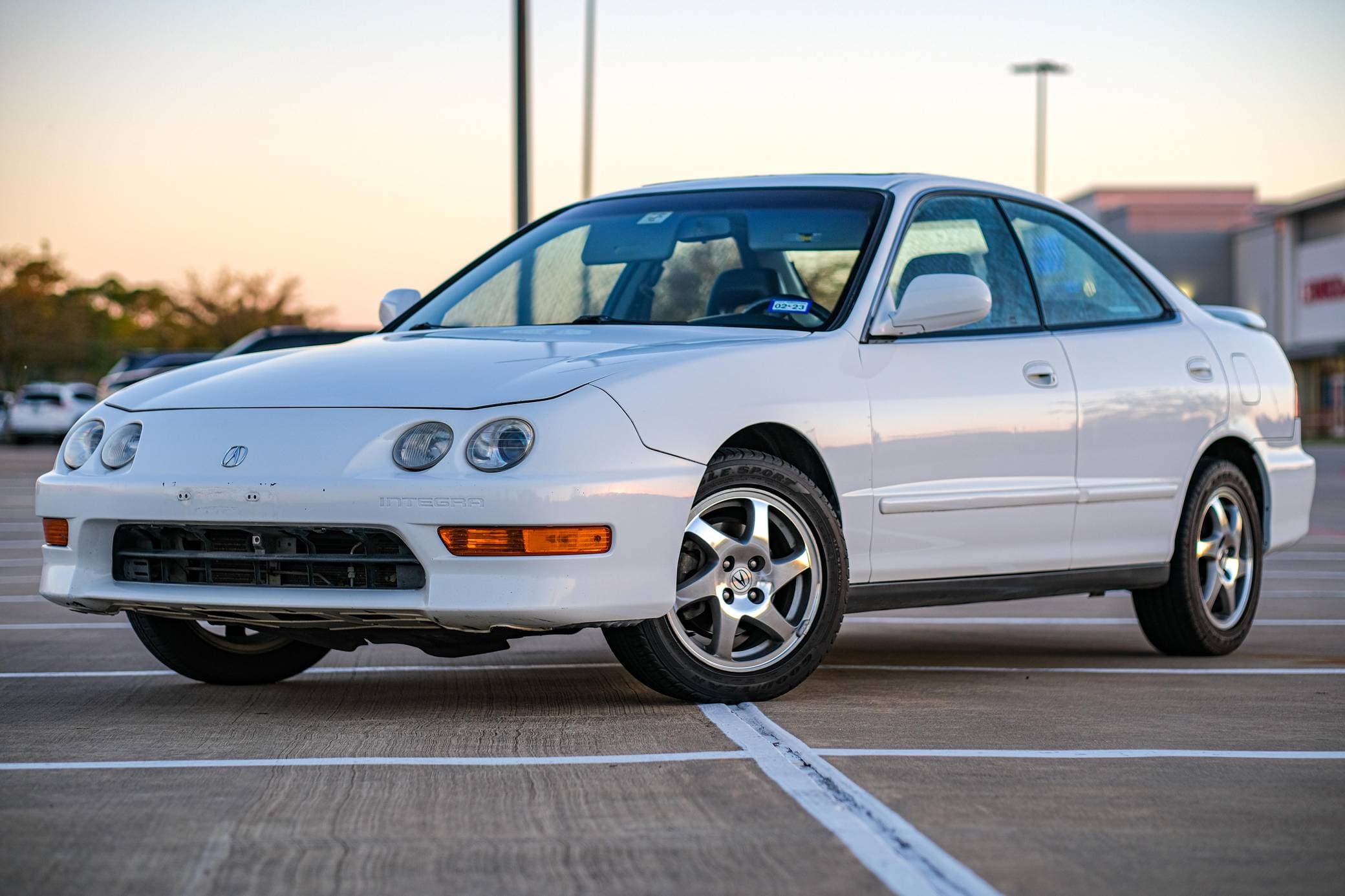 1999 Acura Integra sold for $8,800