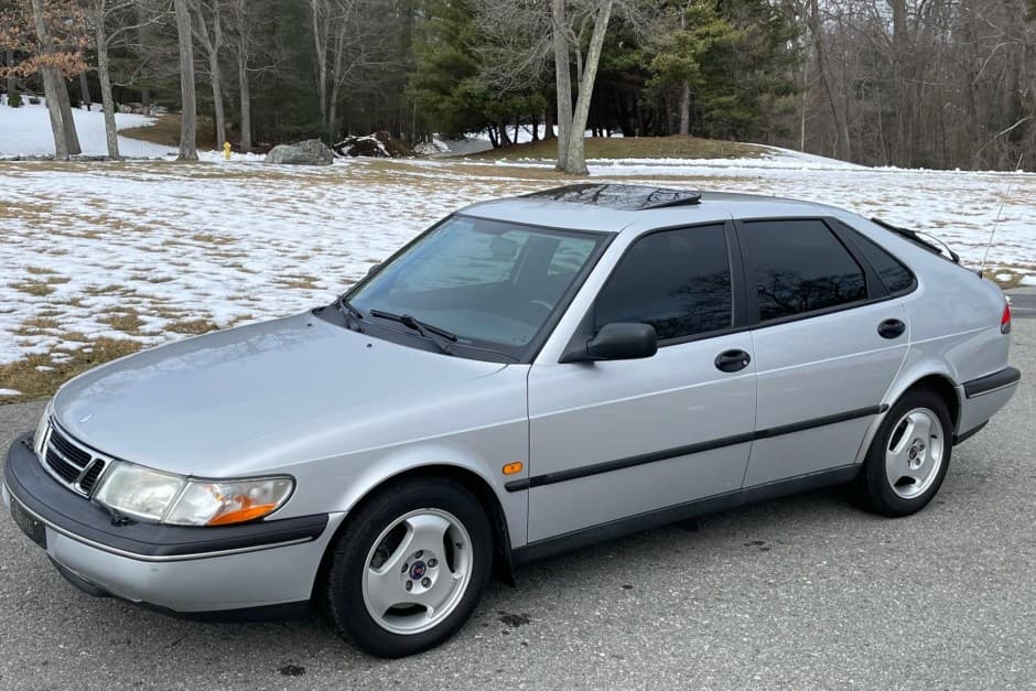 1997 Saab 900 sold for $8,697