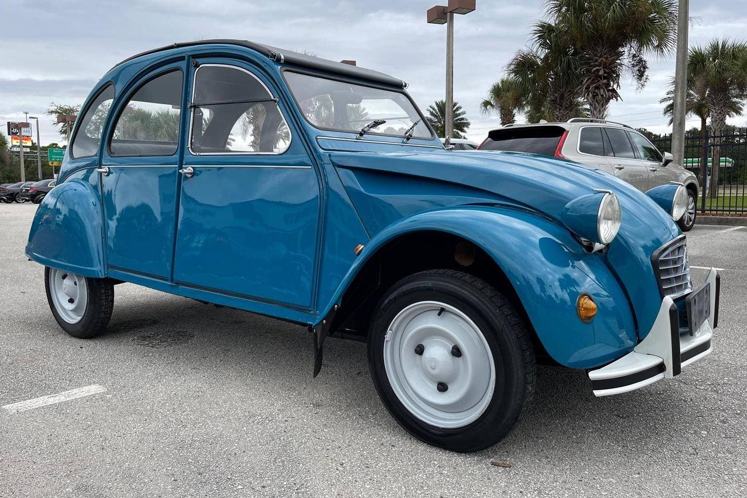 1986 Citroen 2CV sold for $11,000