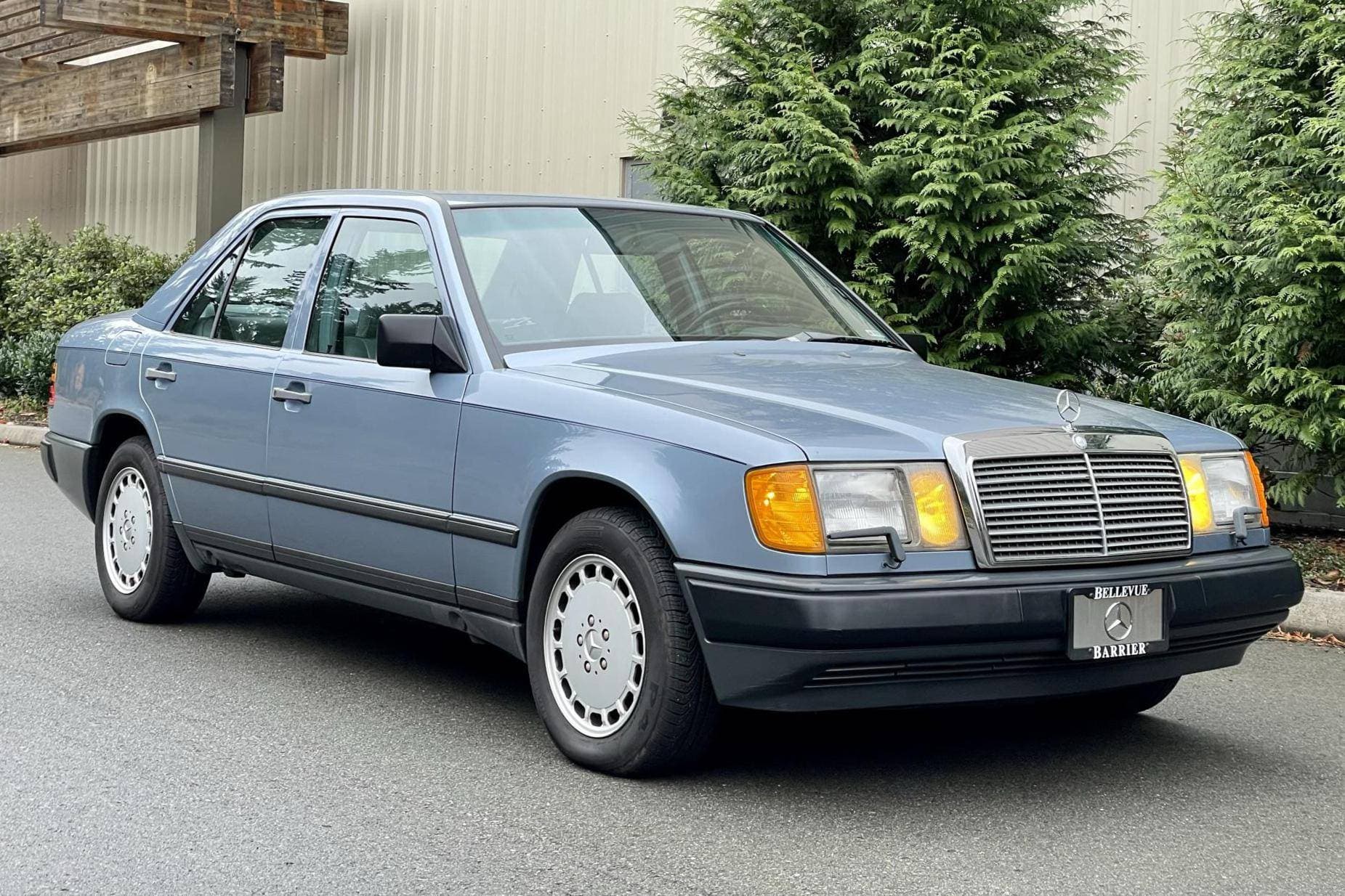 1986 Mercedes-Benz E-Class sold for $8,590