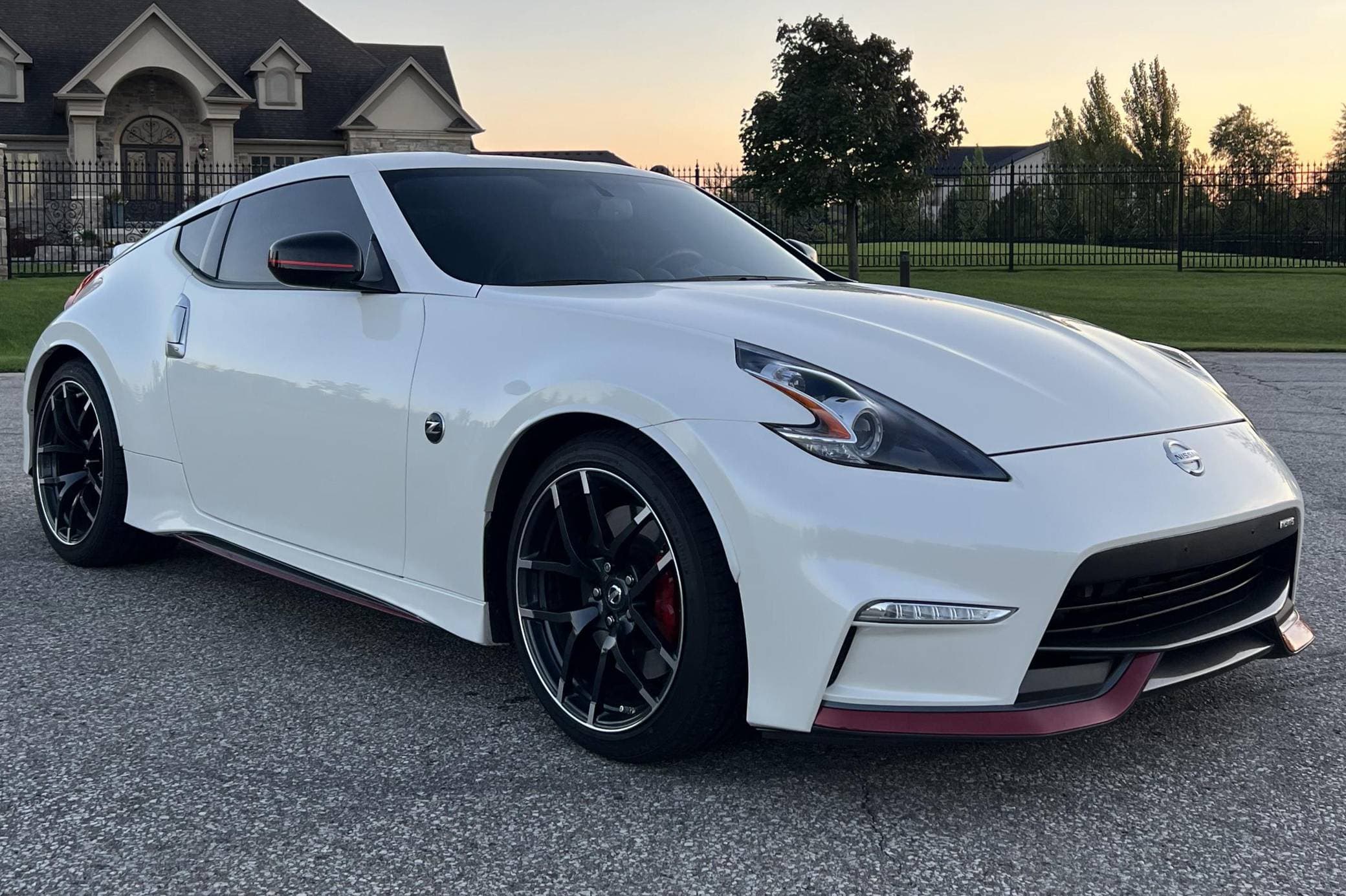 2015 Nissan 370Z sold for $30,400