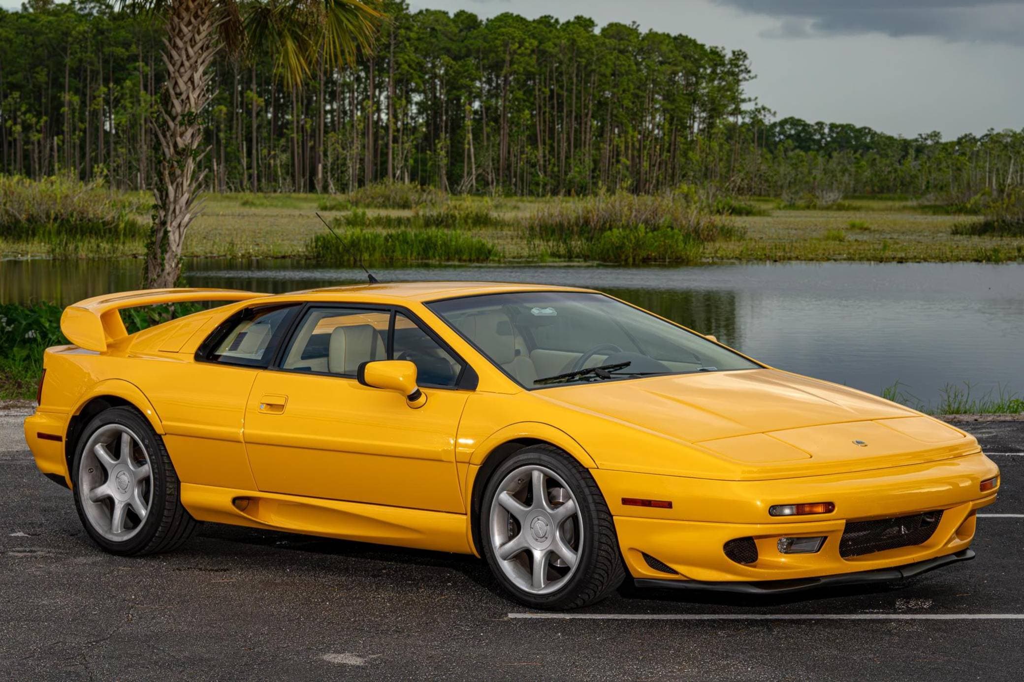 1999 Lotus Esprit sold for $52,000