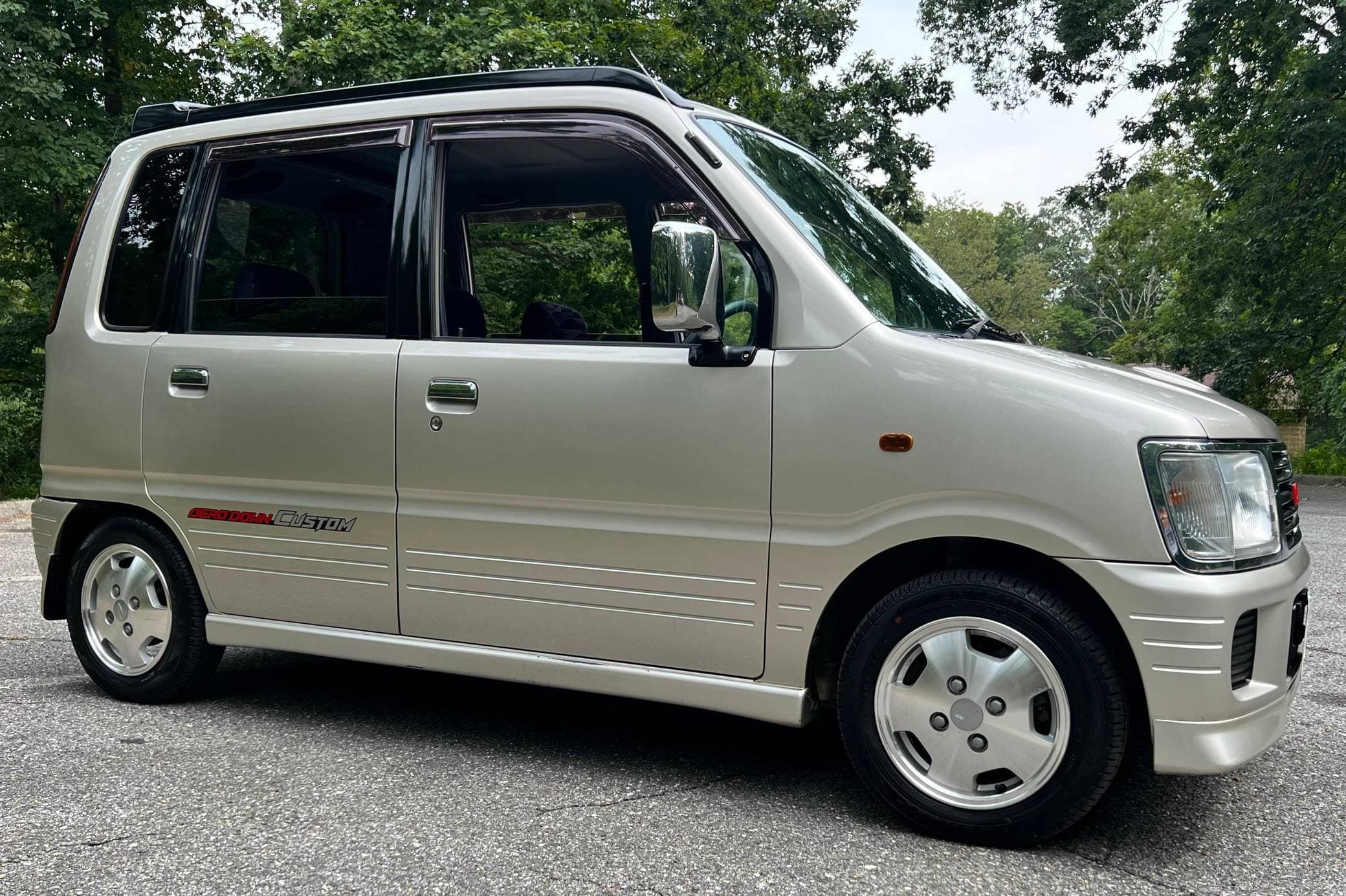 1997 Daihatsu Move sold for $6,211