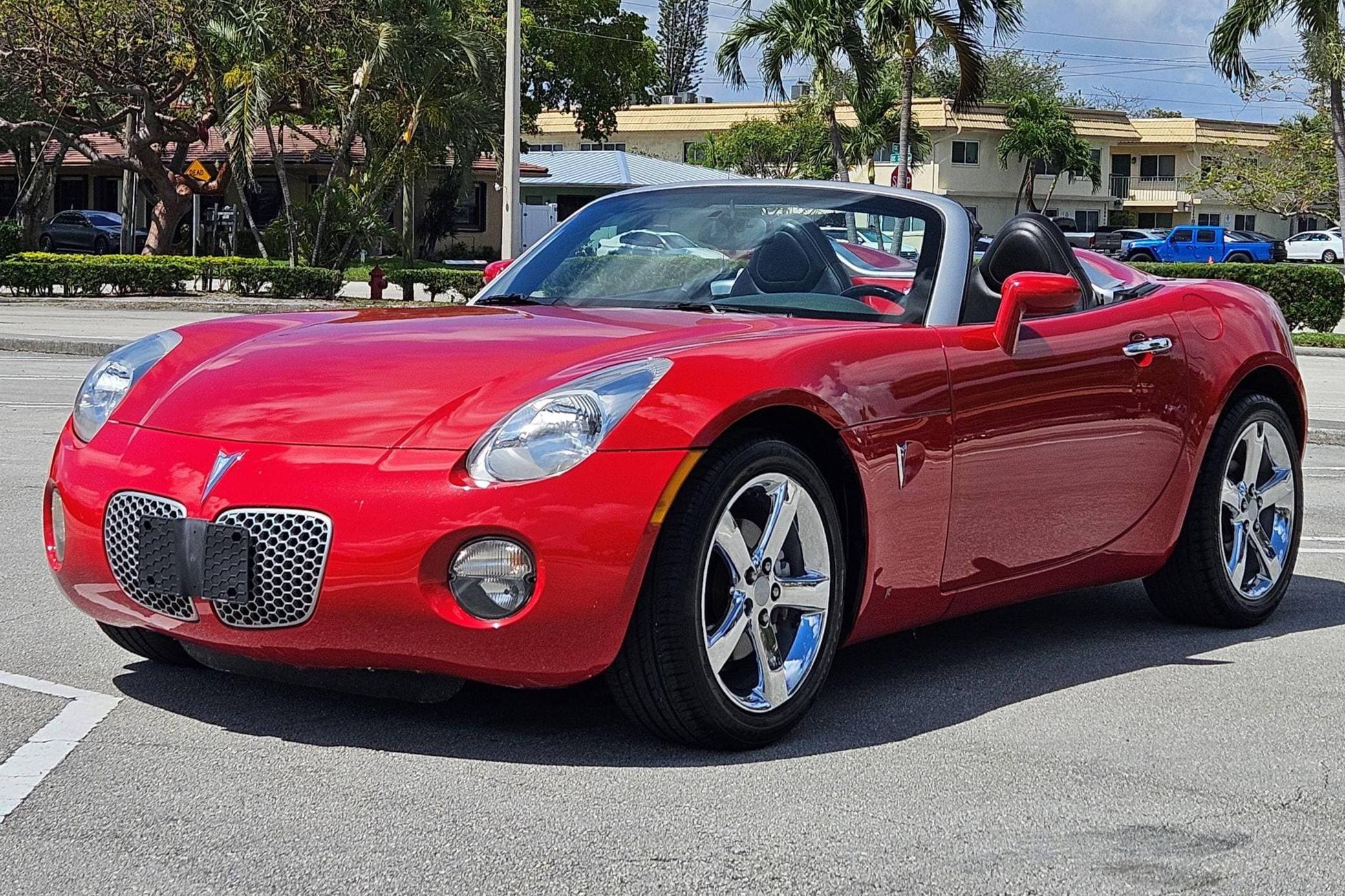 2008 Pontiac Solstice sold for $7,900