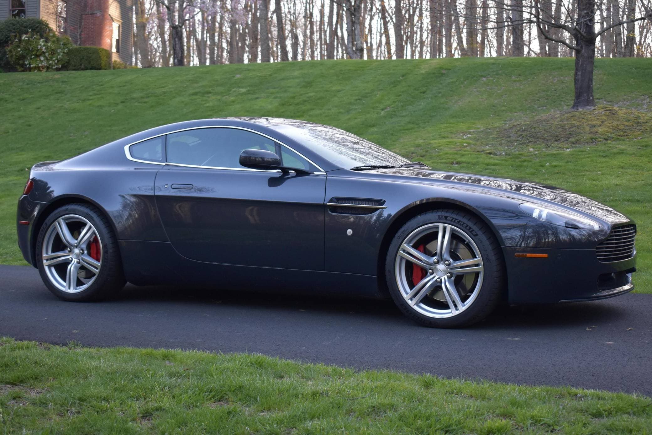 2009 Aston Martin Vantage sold for $39,000