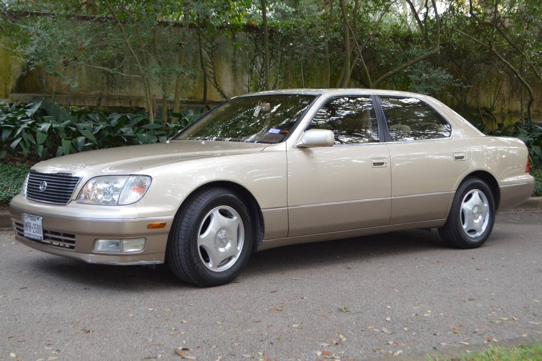 1999 Lexus LS sold for $11,250