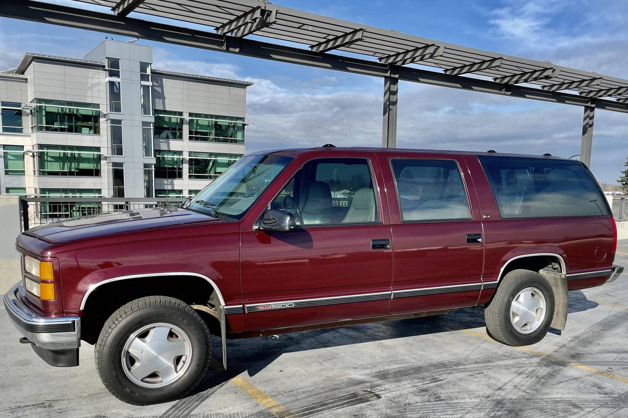 1994 GMC Suburban sold for $12,809