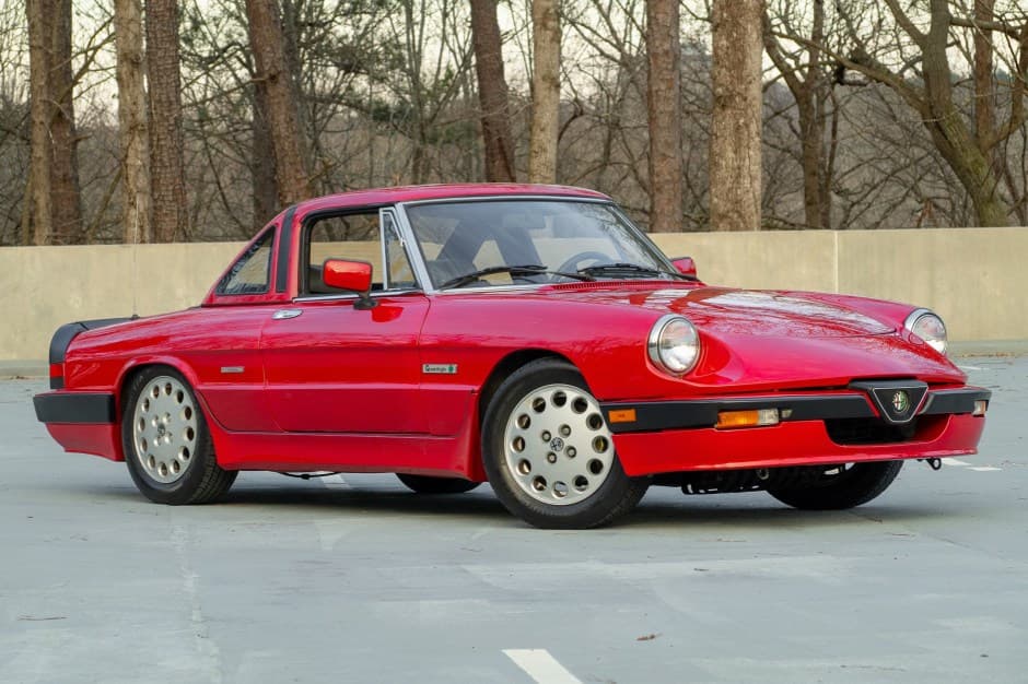 1989 Alfa Romeo 105/115 Spider Series 3 sold for $11,260