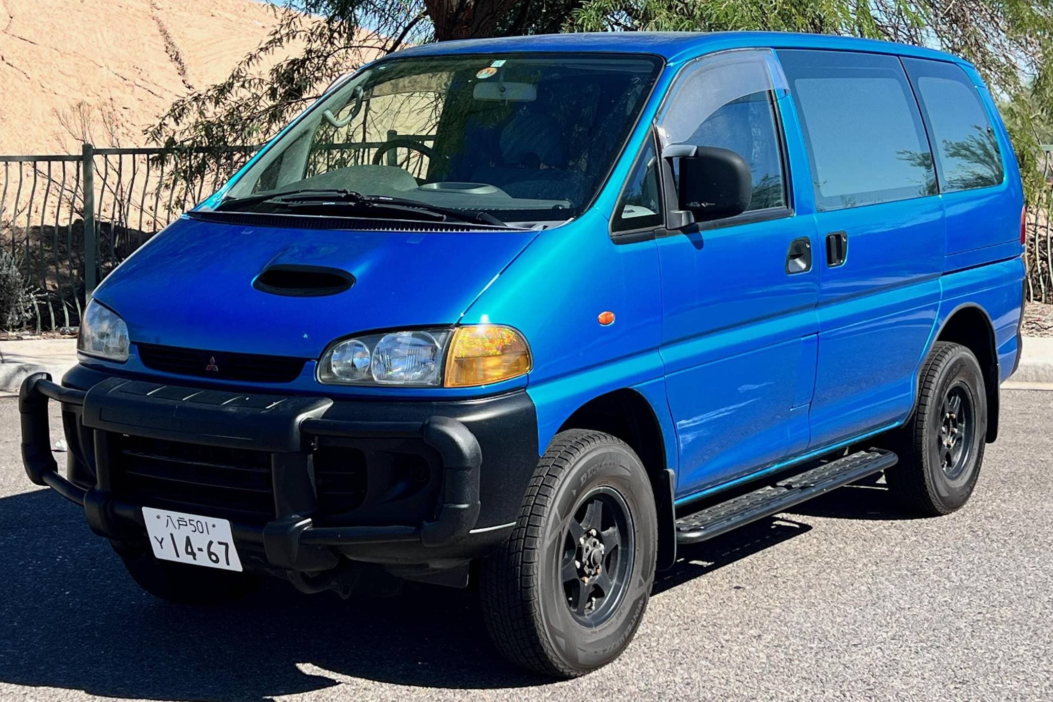 1996 Mitsubishi Delica sold for $8,300