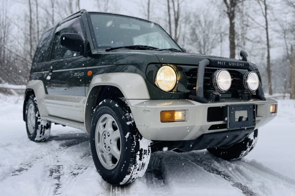 1996 Mitsubishi Pajero & Montero sold for $10,500