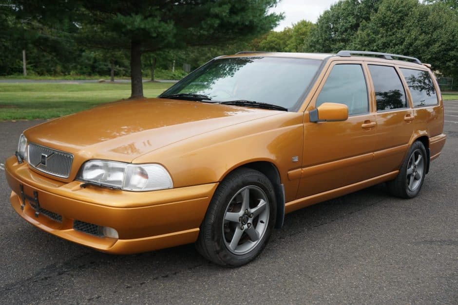 1998 Volvo V70R sold for $8,900